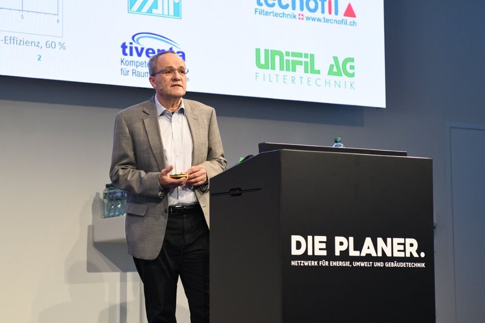 Prof. em. Heinrich Huber, Hochschule Luzern, referierte über die «Leistungsspitzen für die Be- und Entfeuchtung durch Enthalpierückgewinnung».